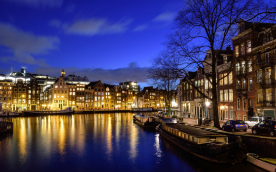 calm-water-in-european-city